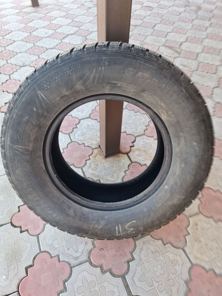 Продаю шины DUNLOP Шипованная Липучка