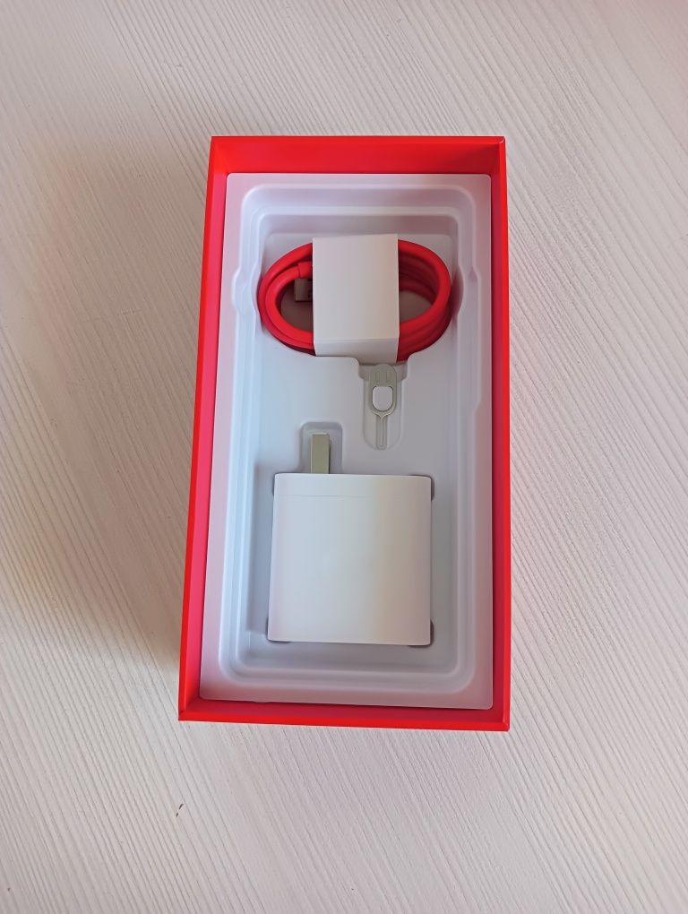 Продам OnePlus Ace5 (13R)