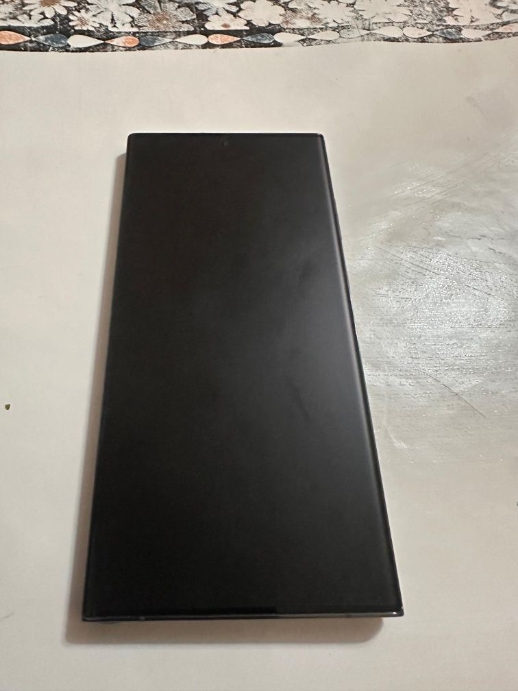 Samsung s23 ultra каропка есть как новый  отлично состояние  зарядное
