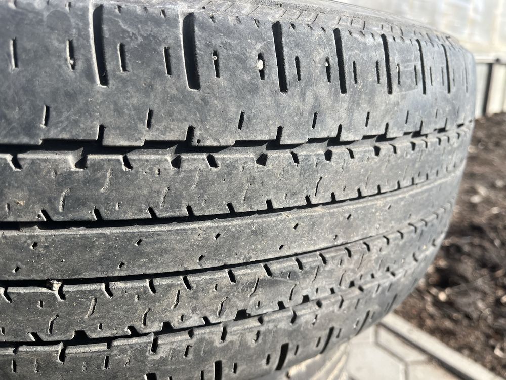Продам коплект летней резины Triangle 215/70R16