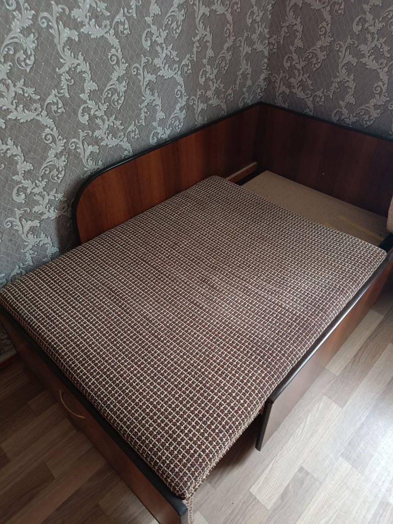 Кровать б/у продам