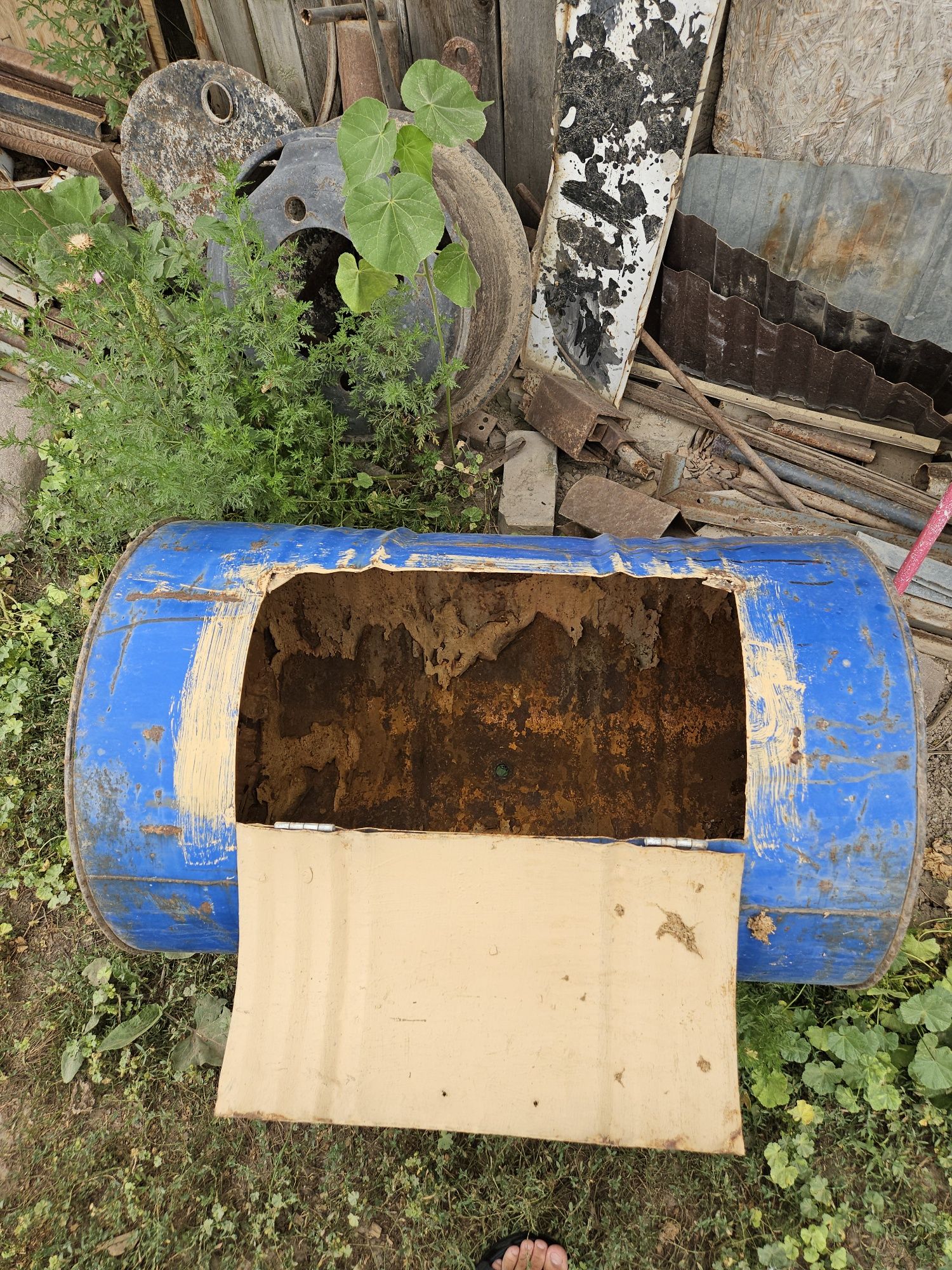 Продам бочку с дверью