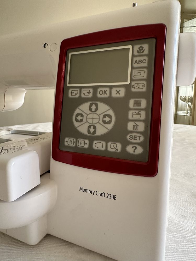 Вышивальная машинка Janome Memory Craft 230E