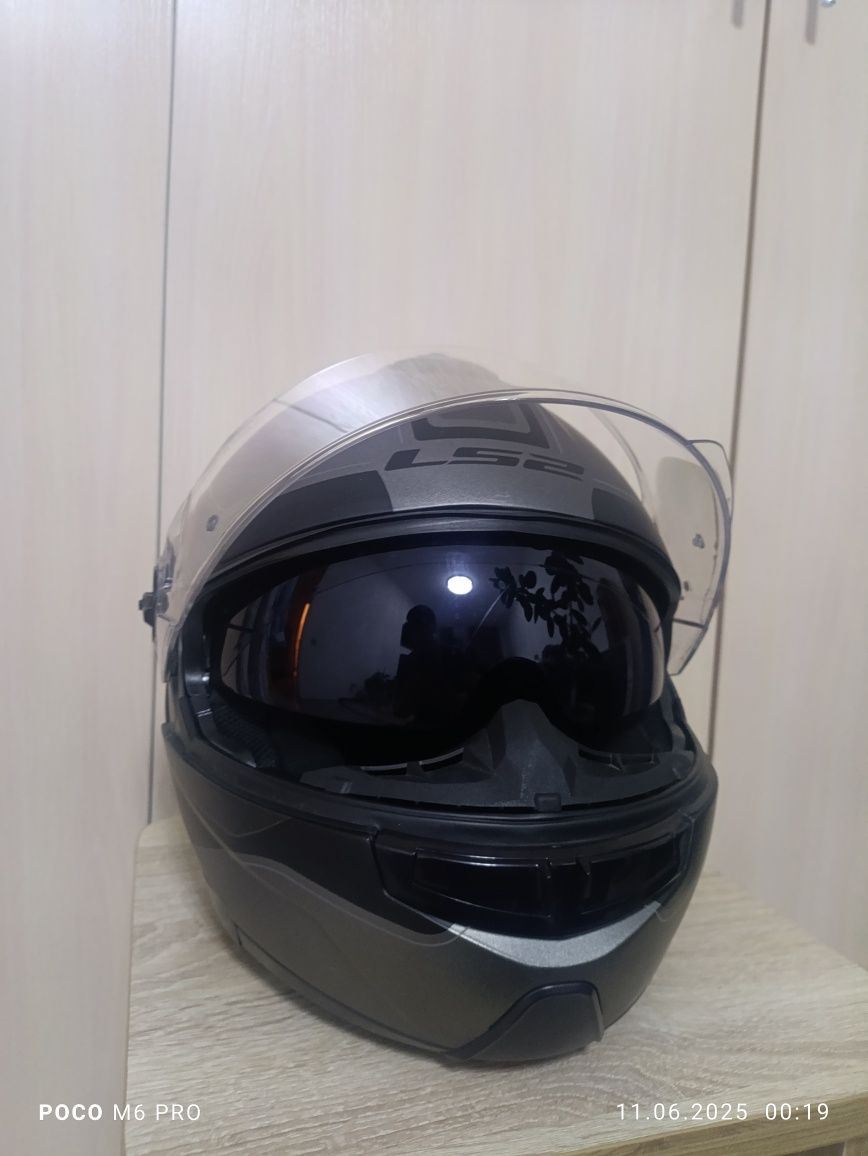 Продам Мотошлем LS2