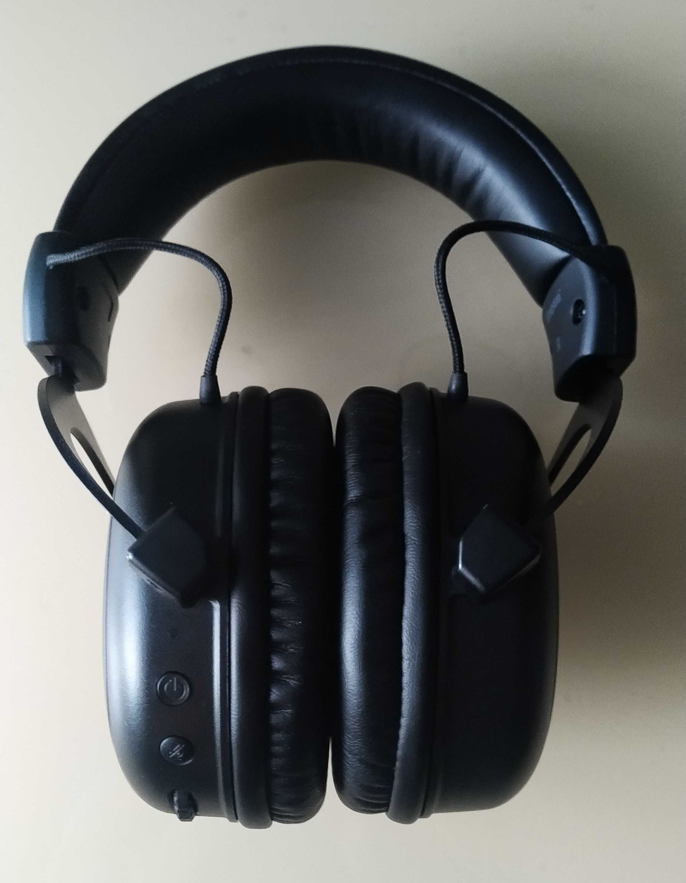 Беспроводные игровые наушники "HyperX Cloud Core Wireless".