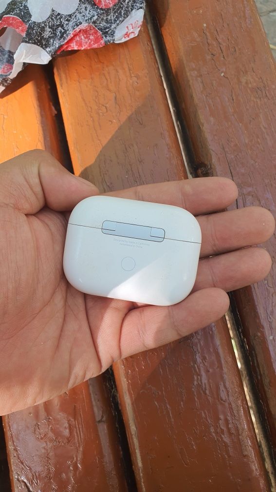 Продам кейс оригинал от airpods pro
