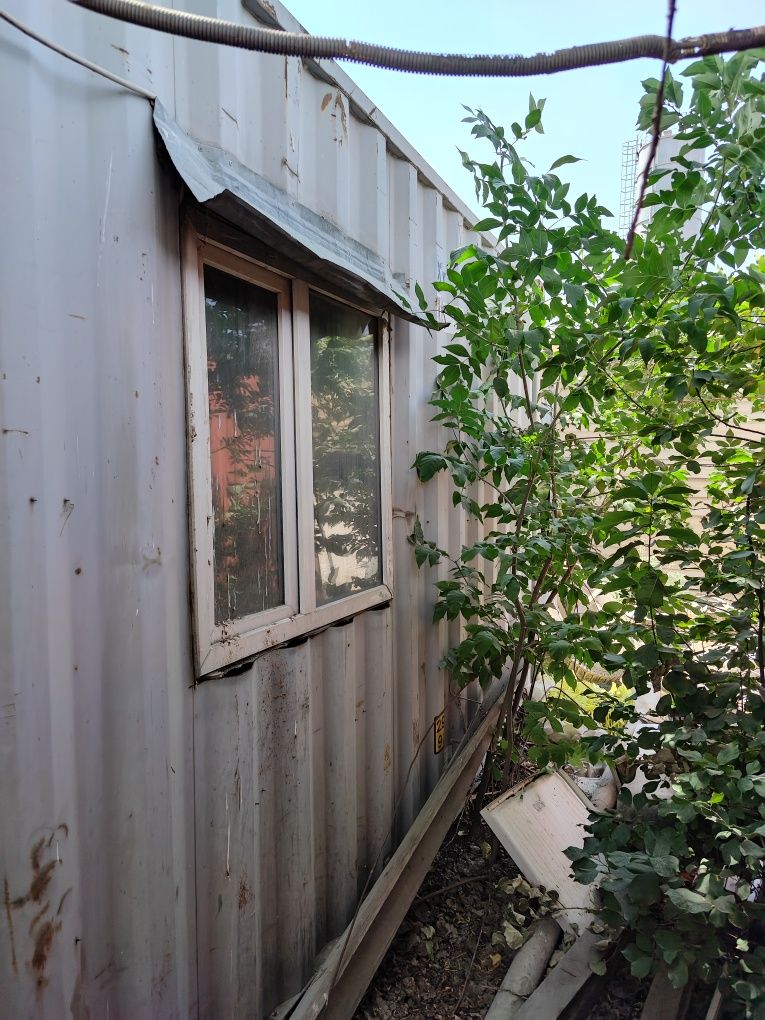Продам 2 контейнера