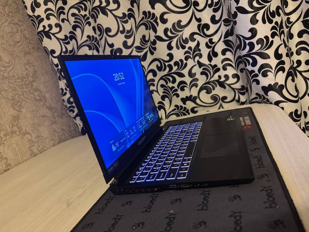 Ноутбук gigabyte