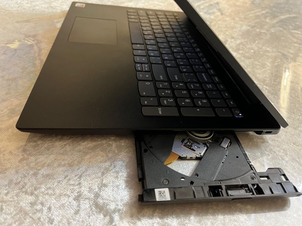 Lenovo v145-15AST