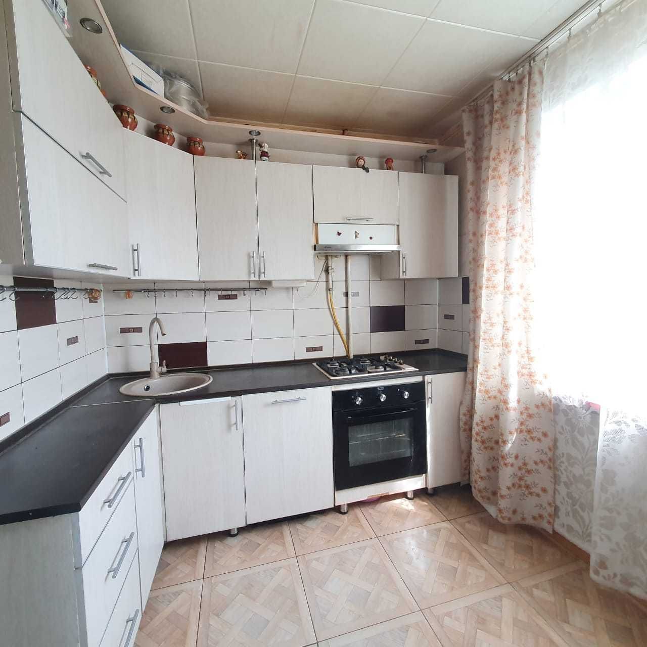 Продам 2х комнатную квартиру в 11 микрорайоне!