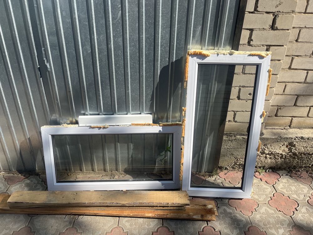 Продам платтковые окна в наличии 2 шт