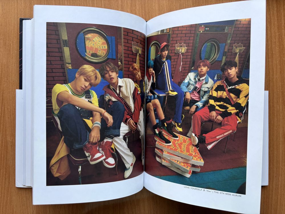 Книга BTS Beyond The Story на английском языке