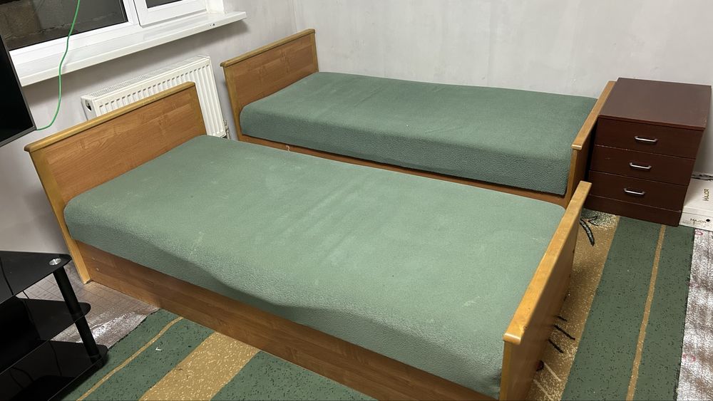 Продам Коплект 3 кровати 4 шкафа 2 тумбы