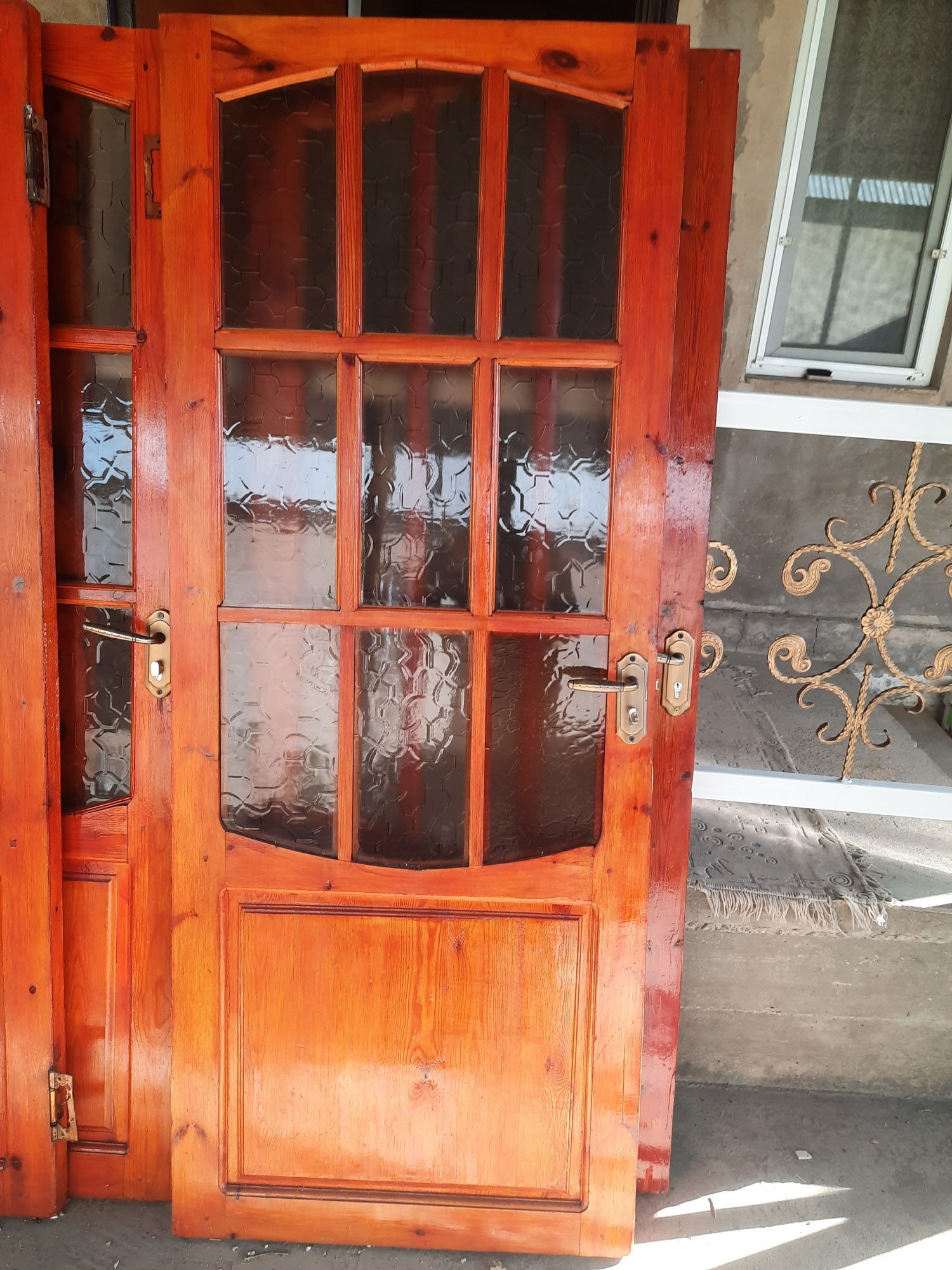 5 есік сатылады, фотодағы  тұрысы мен, таза ағаш есіктер