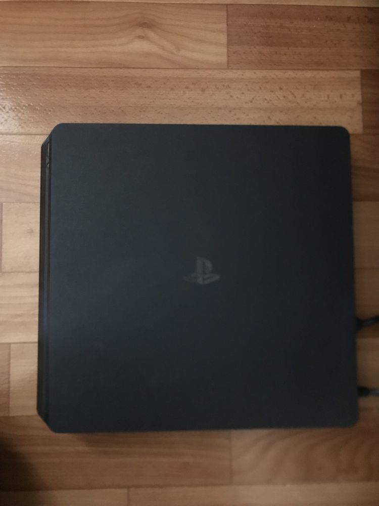 playstation 4 slim.