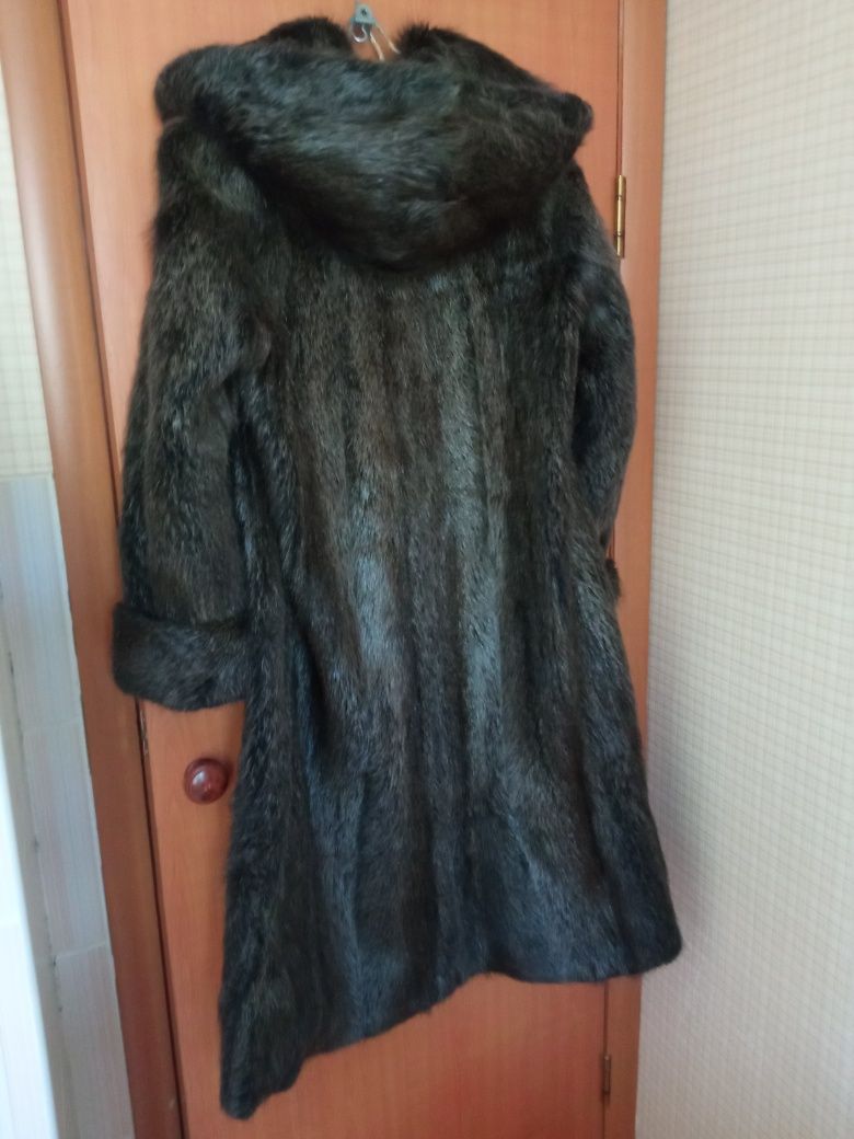Продам шубу из нутрии