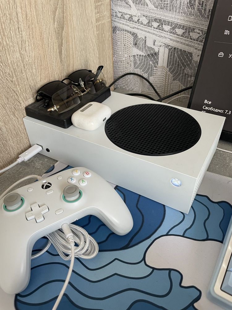 Продам xbox series s с аккаунтом много игр