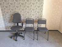 Продам офисные стулья и кресло
