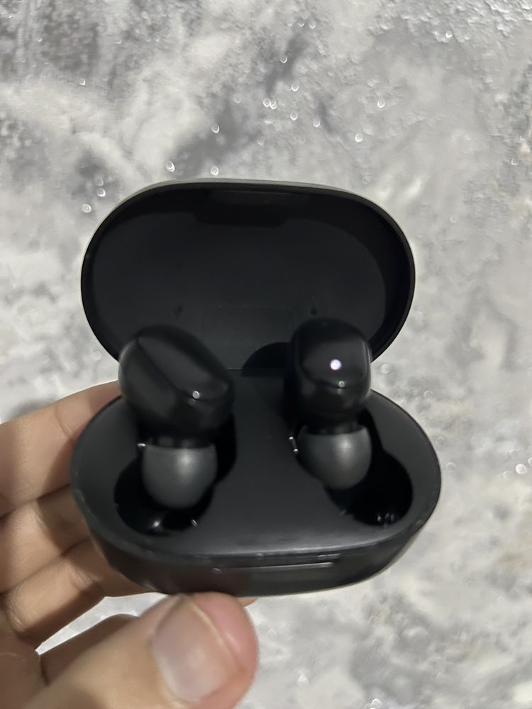 Смартфон Redmi 8A. Наушники Xiaomi Redmi Buds.