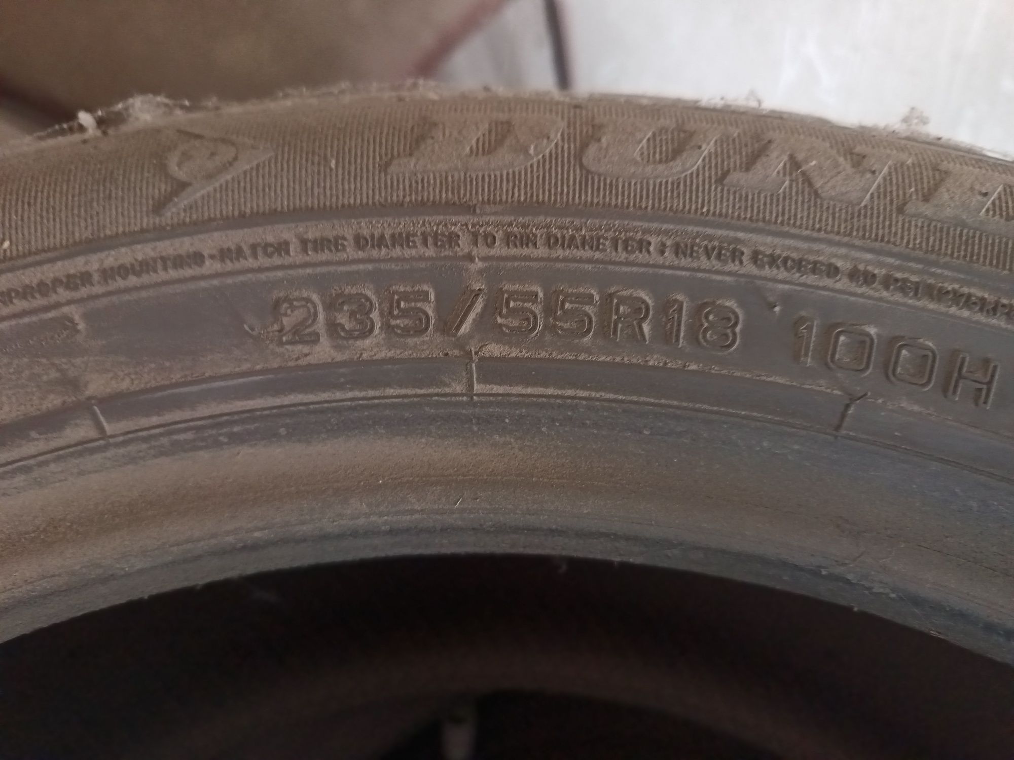 Продам комплект зимних Шин 235/55 18
