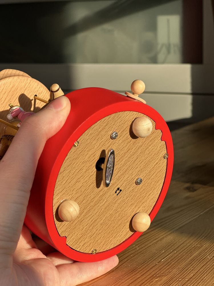 Продам Live Music Box музыкальная шкатулка с живой каруселью
