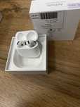 AirPods 4 с шумоподовлением