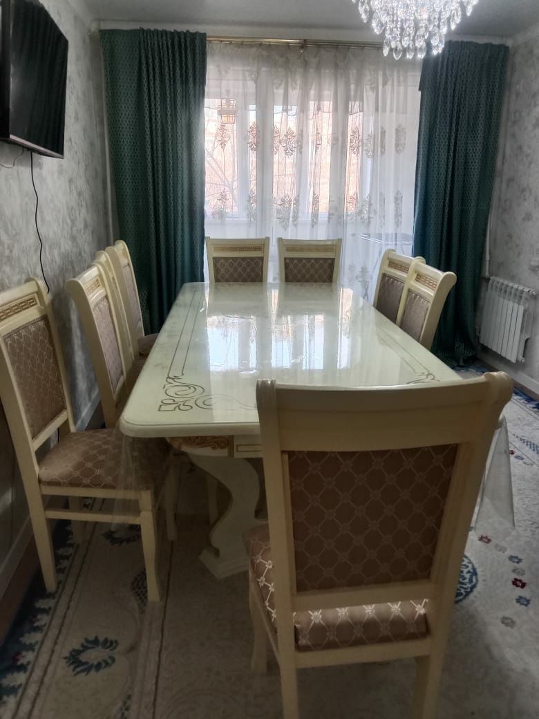 Продам стол гостинный и стулья