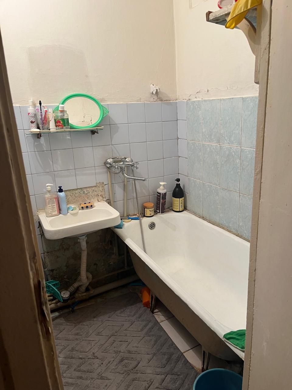 Продам 4х комн квартиру на Коктем 4 этаж