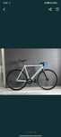 Фикс level up gb001. Трековый велосипед. Fixed gear