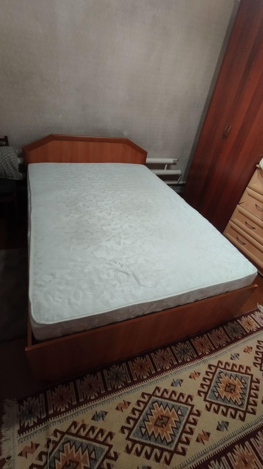 Кровать  140*200 с матрасом