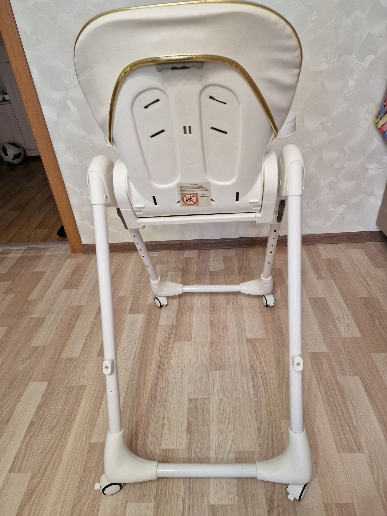 Продам стульчик для кормления
