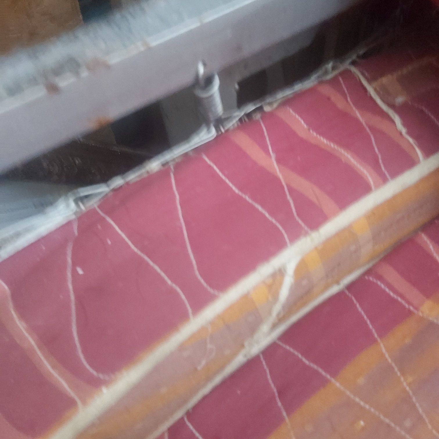 Продам 2 кровати с марками,недорого