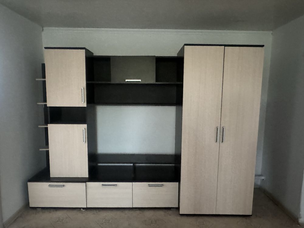 Продаю. Титан,газ плитка, кух гарнитура, стенка для зала, шкаф , диван