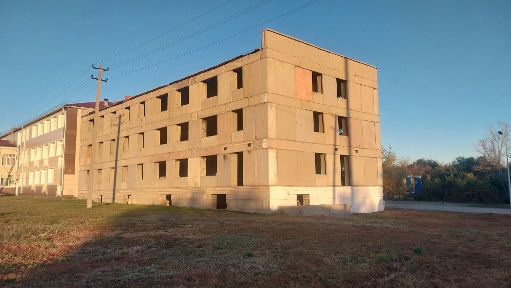 продам новое трех этажное здания площадь S-1226,5кв