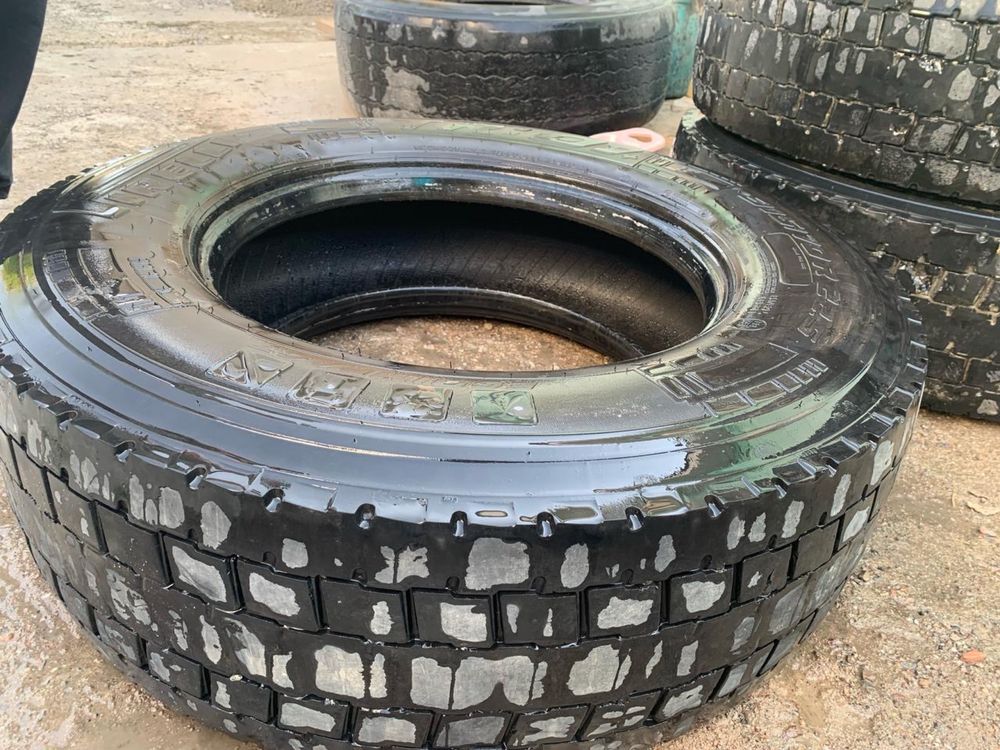 Продам резину PIRELLI 315/70/22.5 ведущие