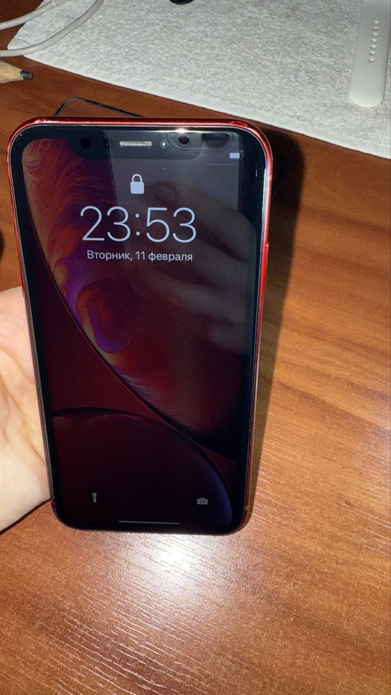 Продам в хорошем состоянии айфон XR 64GB RED
