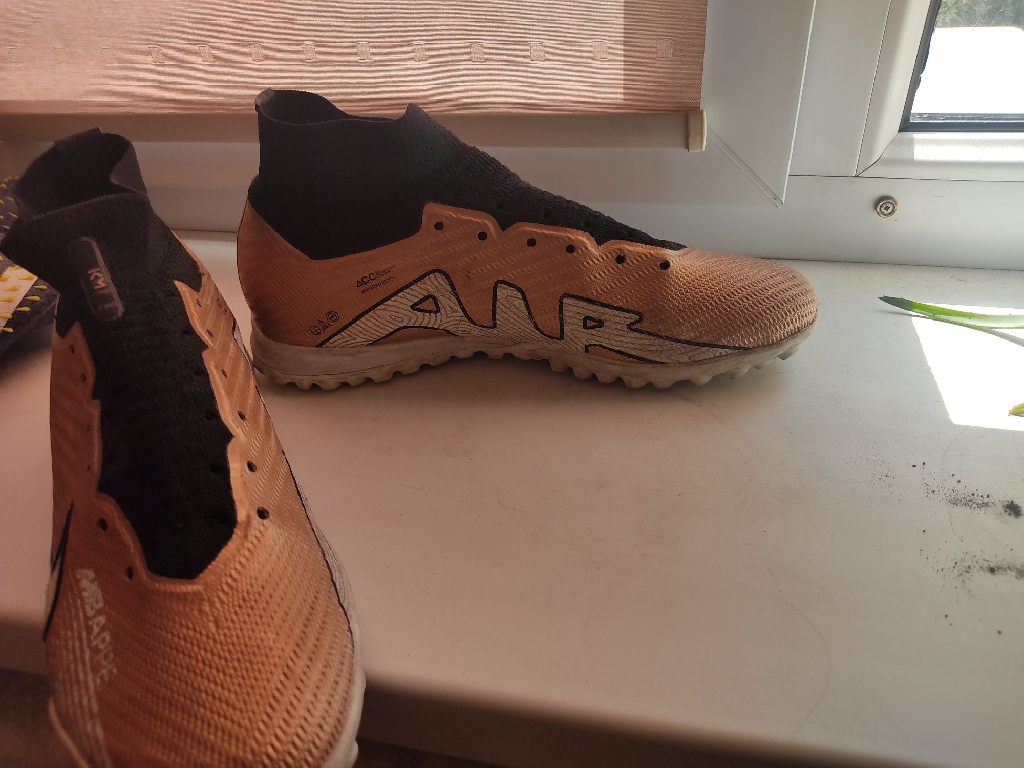 Продам бутцы Predator X и в подарок сороконожки Air zoom