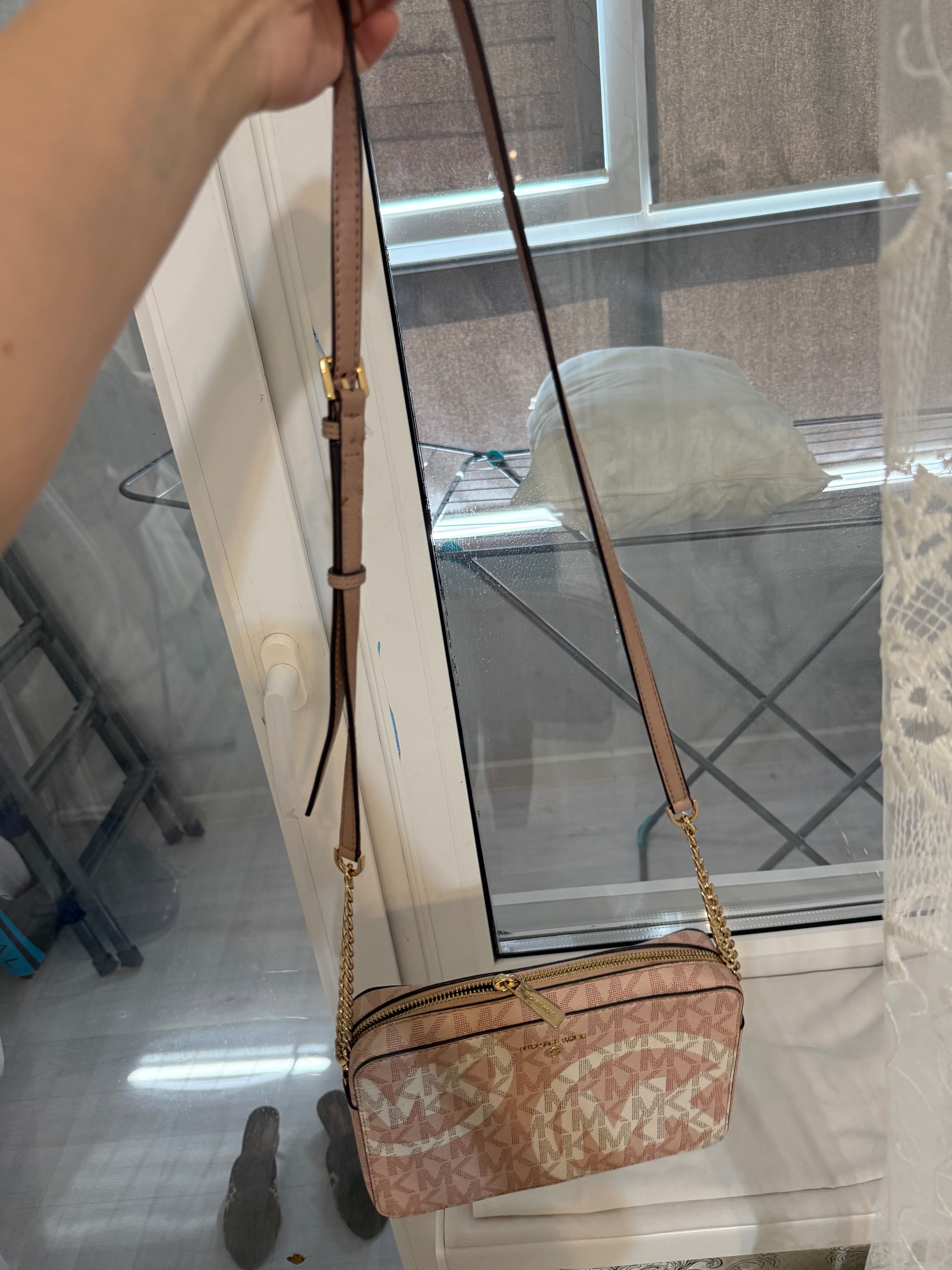 Продам сумочку Michael kors