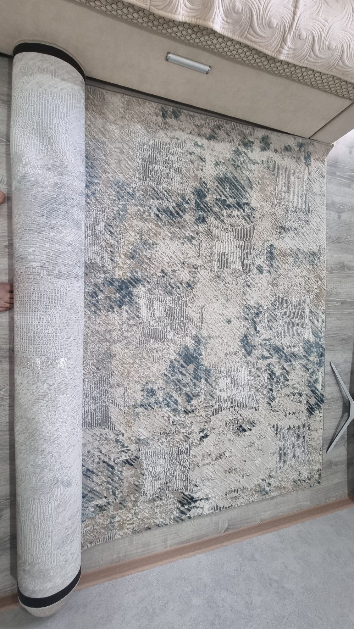 Продам ковёр  размером 1,9м на 5,6м
