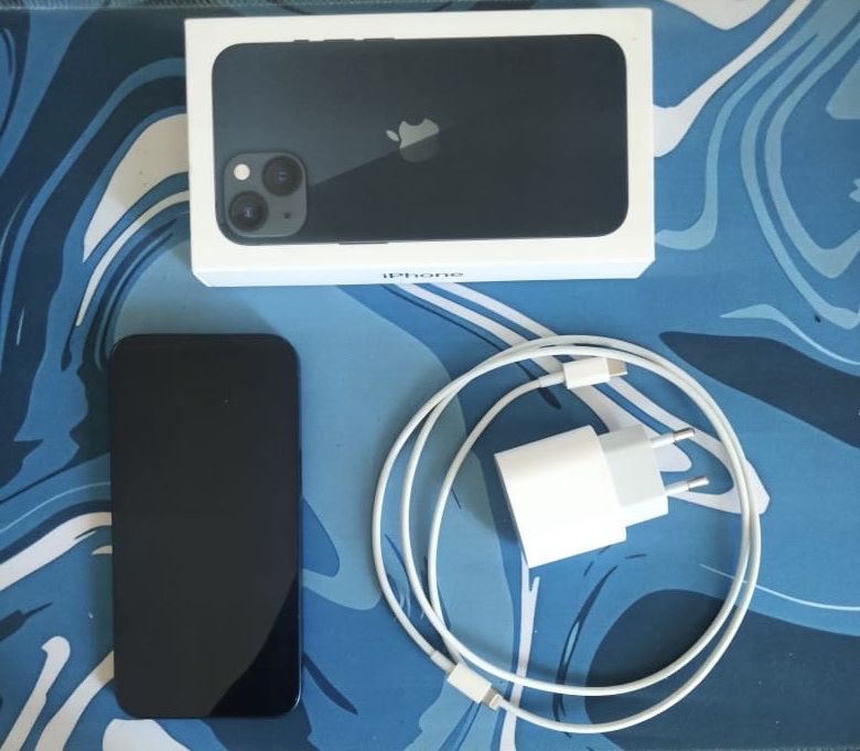 Продаю Iphone 13 128гб полным комплектом(все оригинал)