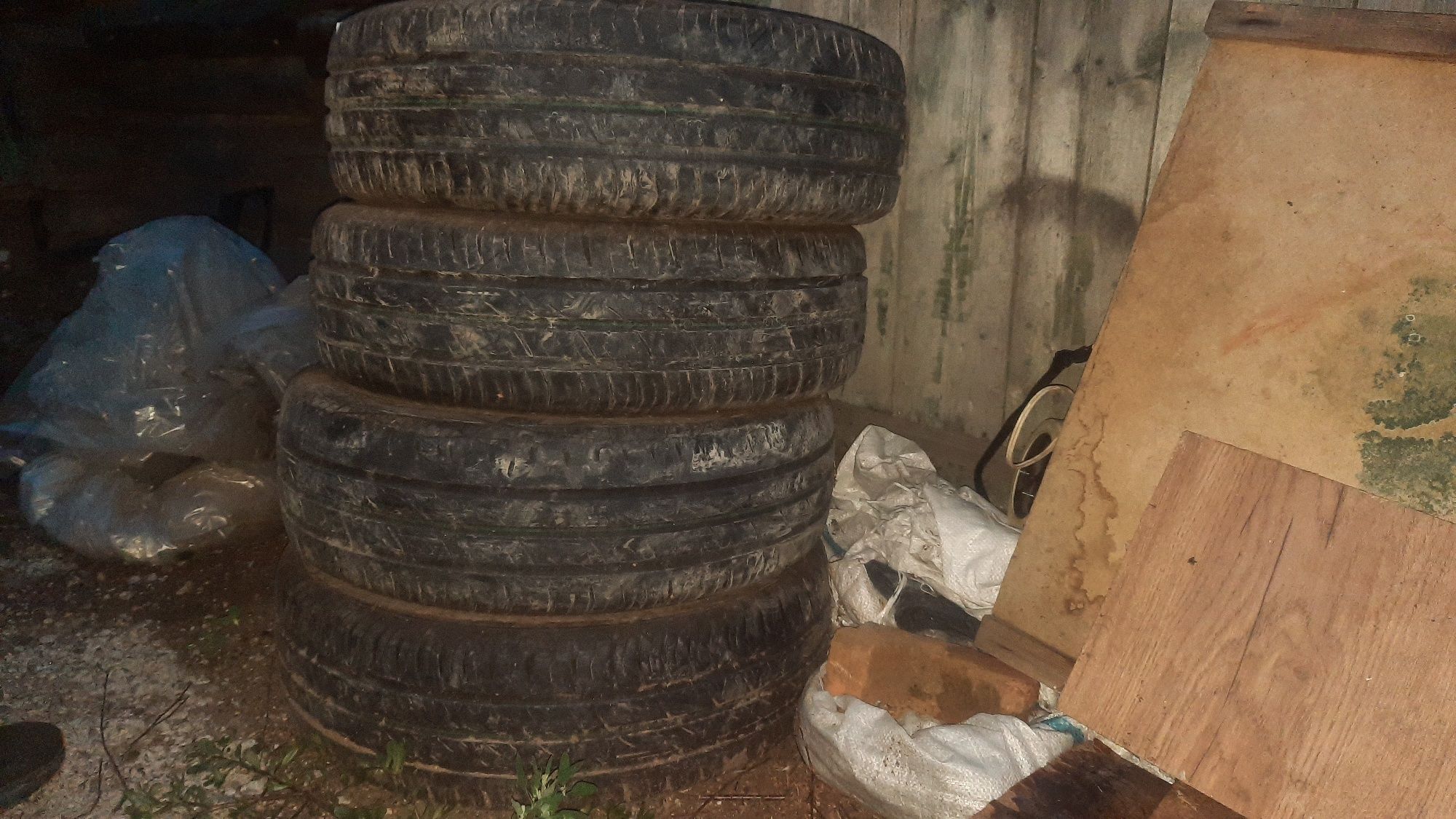 Продам резину 165×65 R15