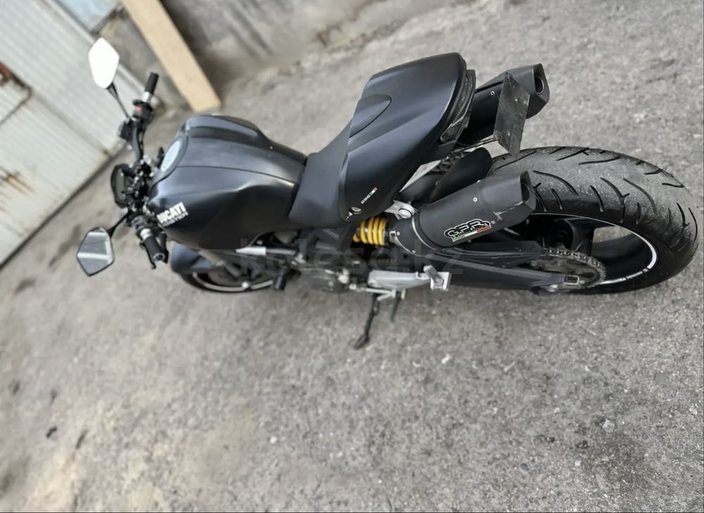 Ducati Monster 696