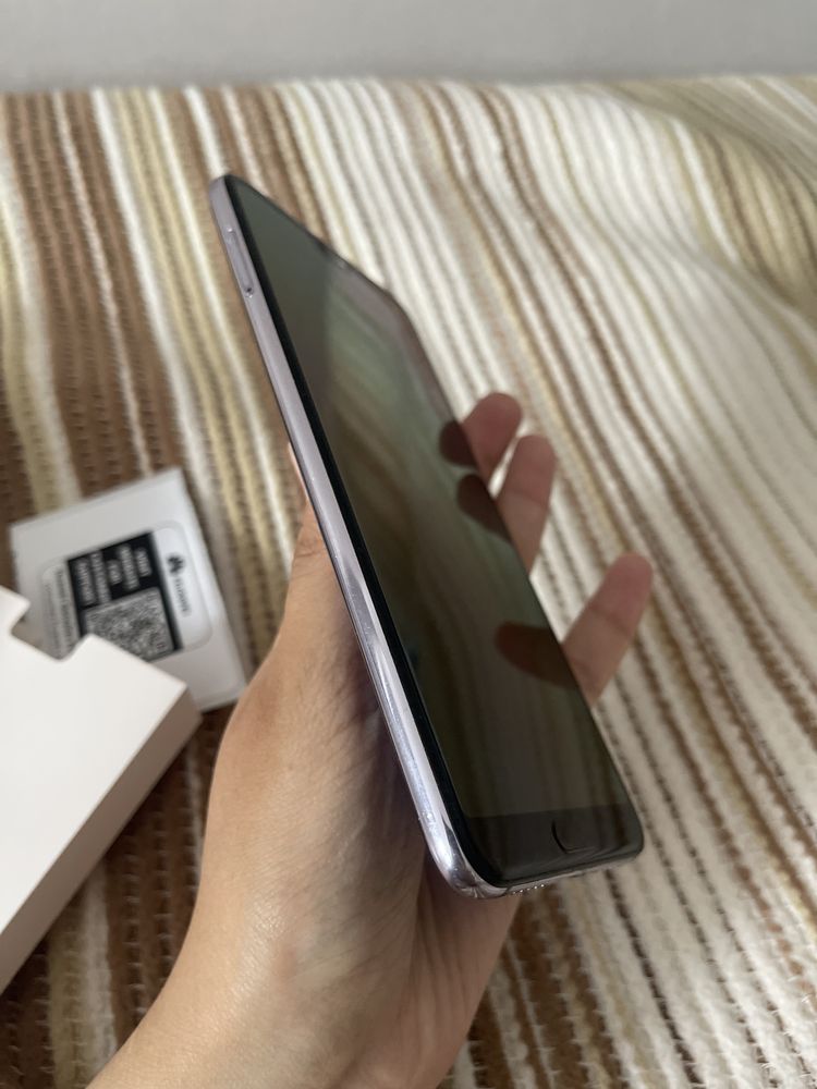 продаю huaweı p20 pro