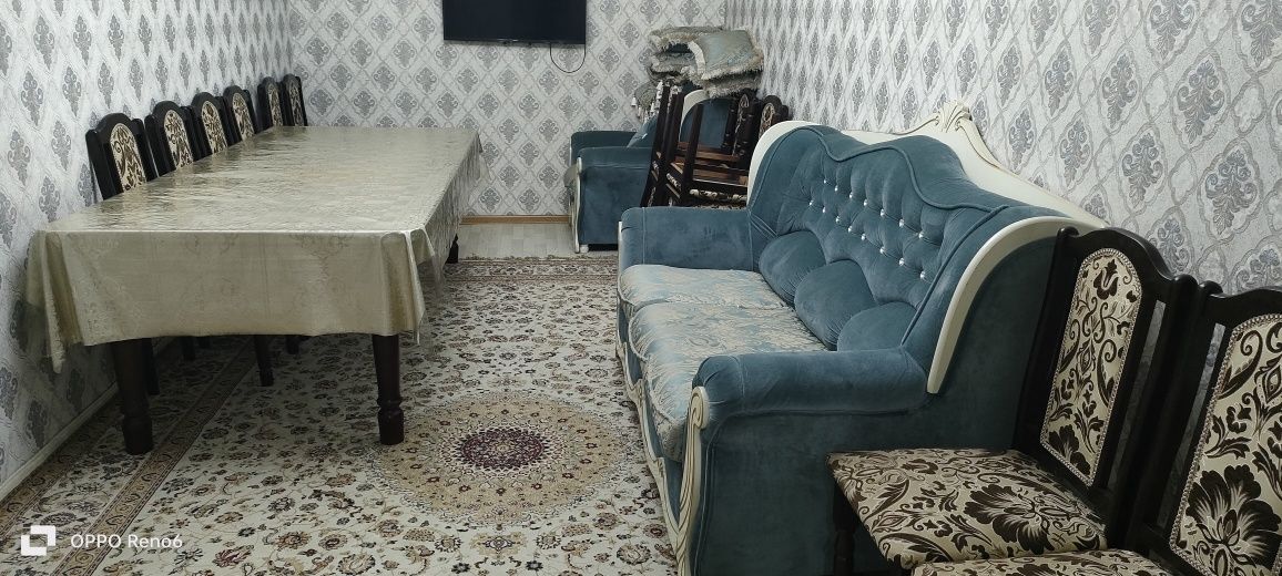 Продается стол с стульями Пекин толком не пользовались