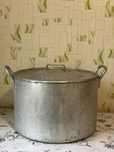Продам алюминиевую кастрюлю