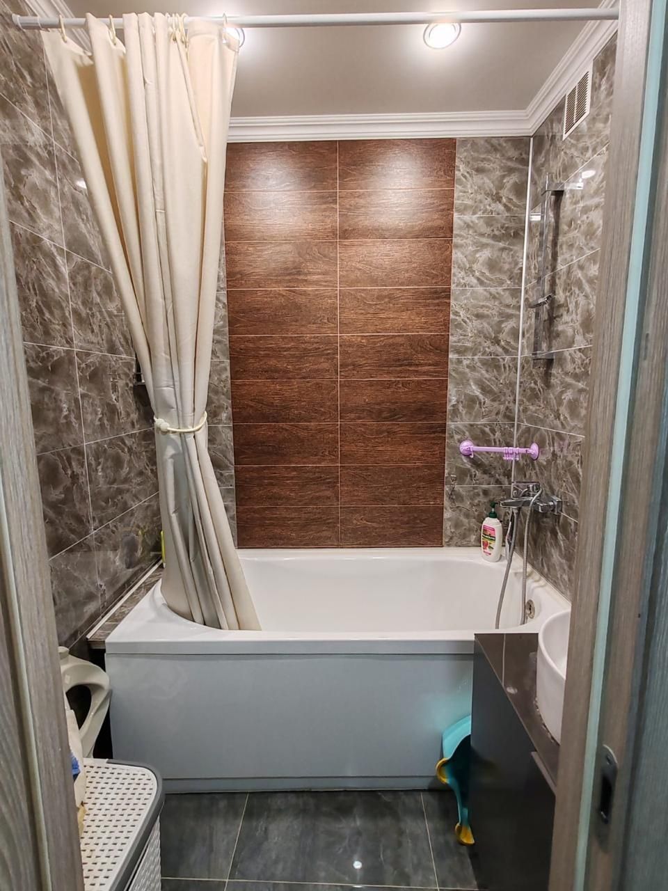 Продам 3х ком новой планировки р-н Ажара