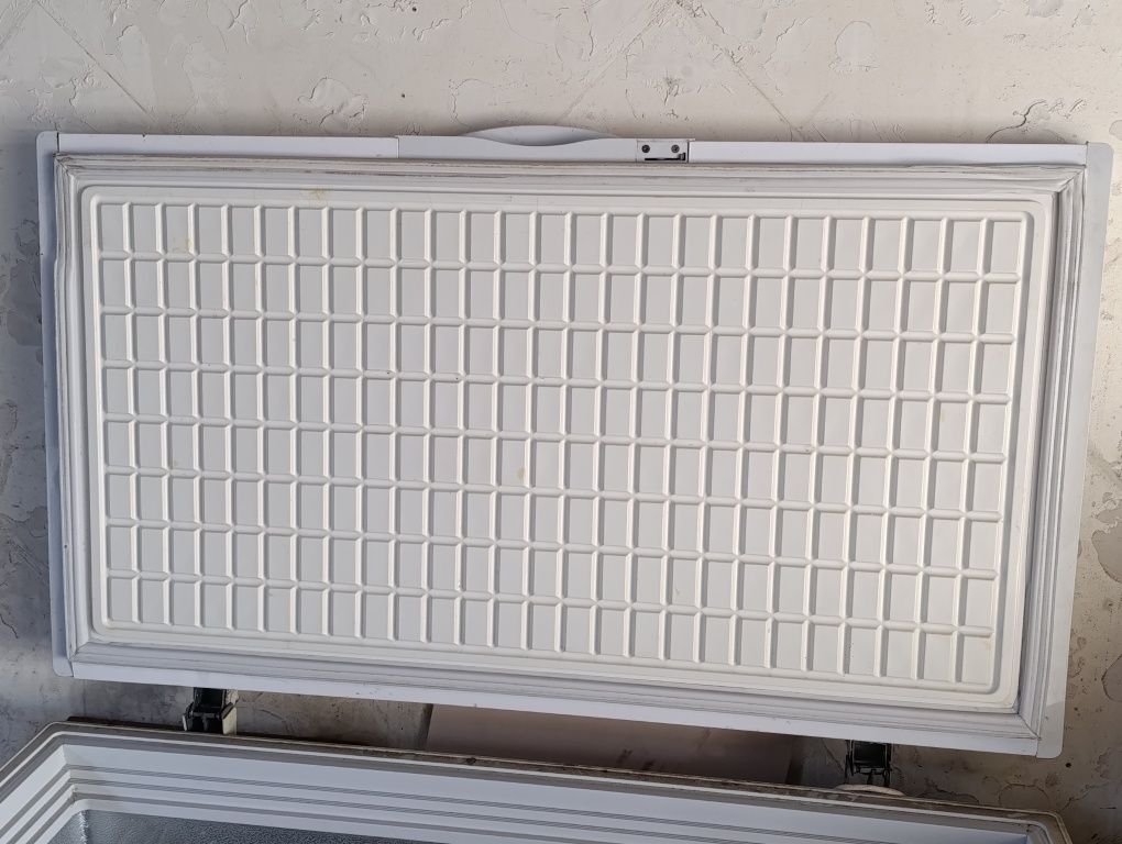 Продам морозильную камеру