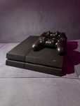 Продам PS4 500gb в хорошем состоянии с двумя джойстиками