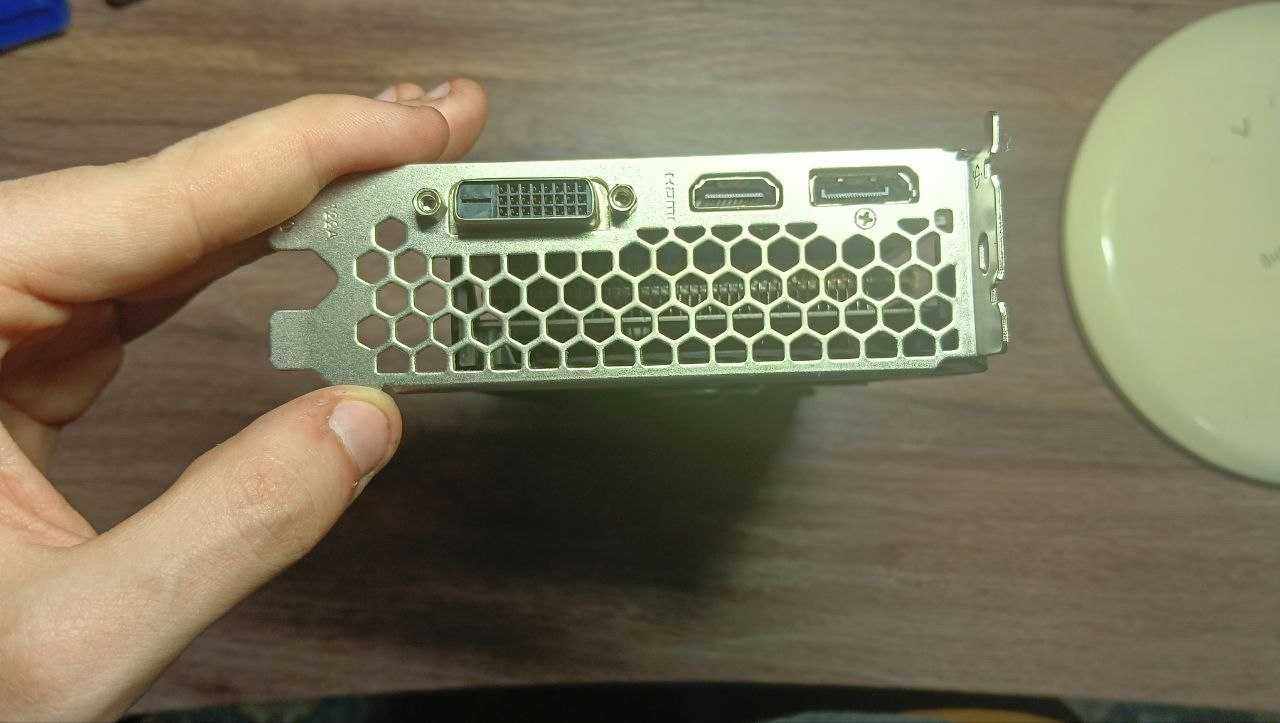 GTX 1660ti 6 GB + коробочка (первый владелец)