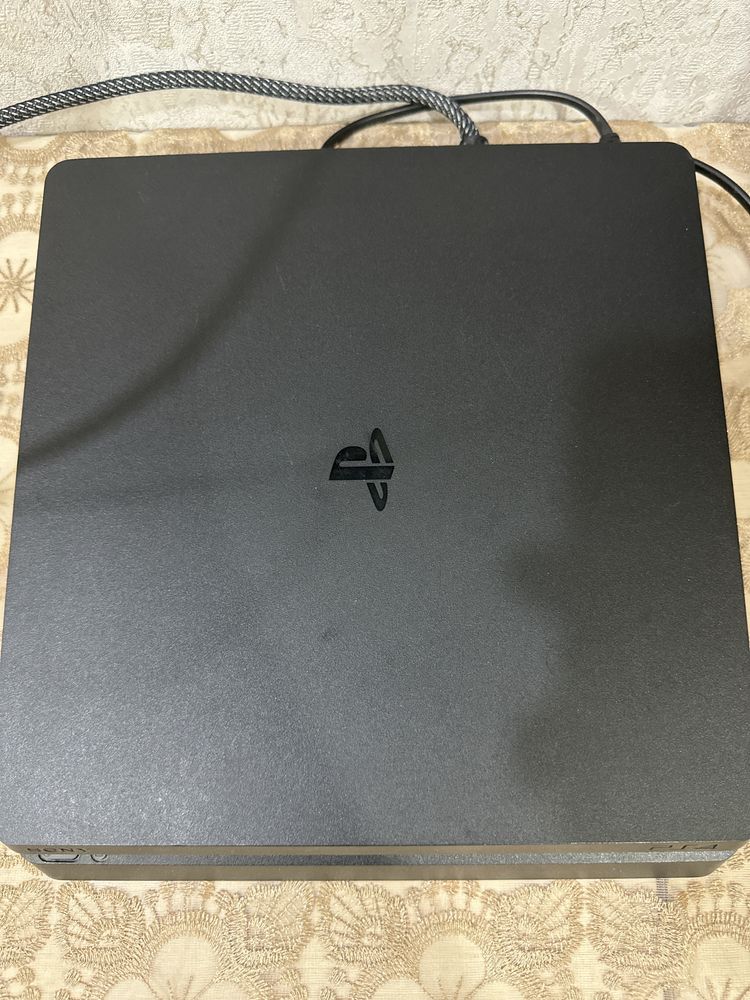 Продам PS4 SLIM 512гб (2джойстик) в хорошом состоянии , Обмен нету